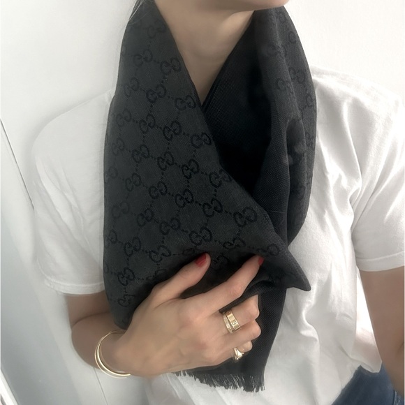 GUCCI Navy Blue Grey GG Print Scarf NWOT - Picture 2 of 9